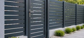 Holz- oder Aluminiumzaun